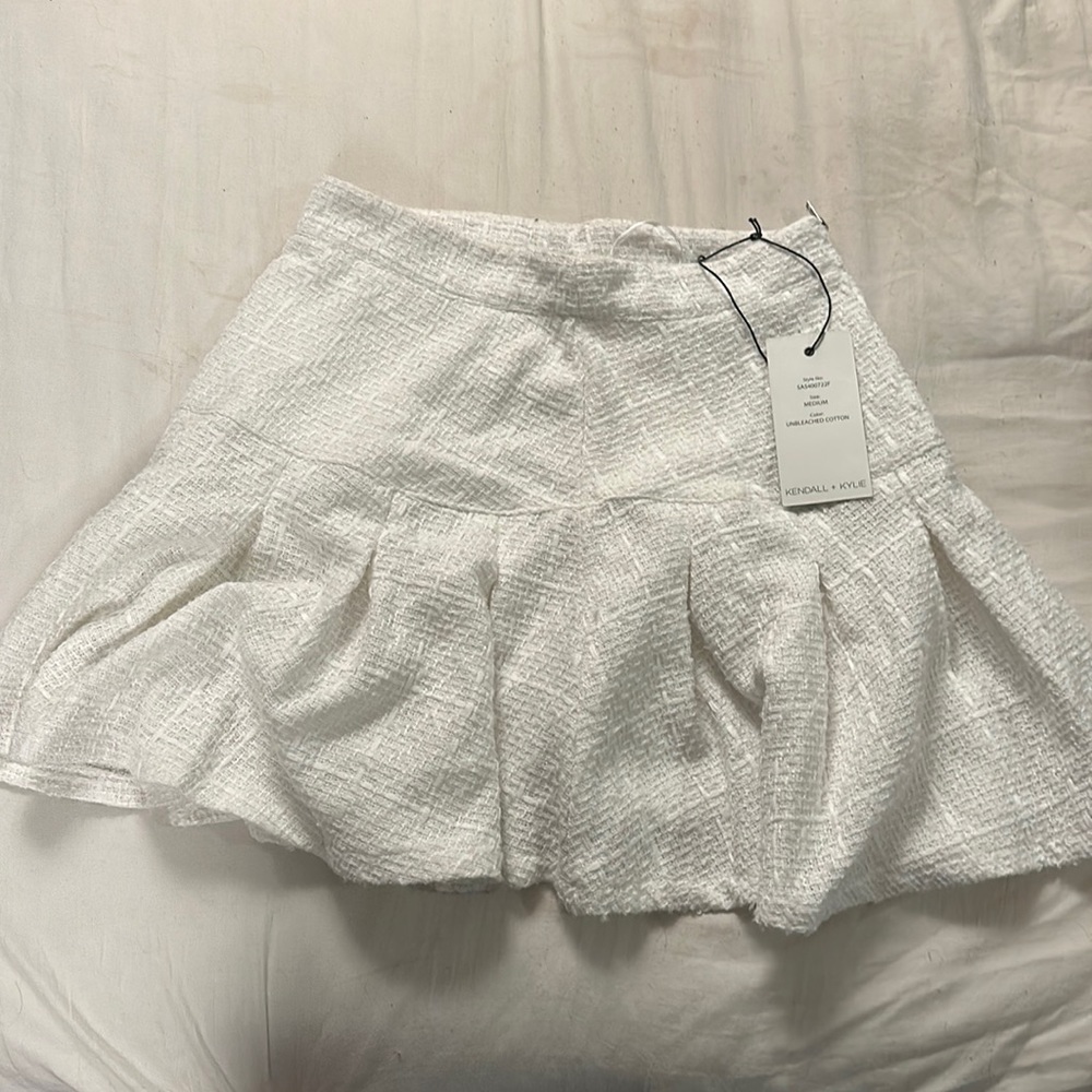 NWT white Kendall and Kylie tweed pleated skirt size medium
